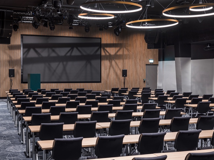 Møte i nyoppussede møterom