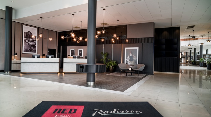 Radisson RED & Radisson Hotel & Conference Centre Oslo Airport